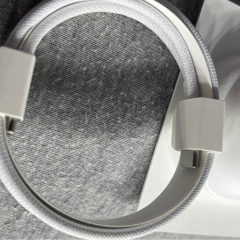 Apple AirPods Pro 2 with Charging Case - Picture 4 of 4